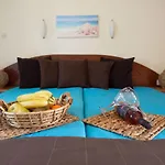 Damia Apts מלון דירות