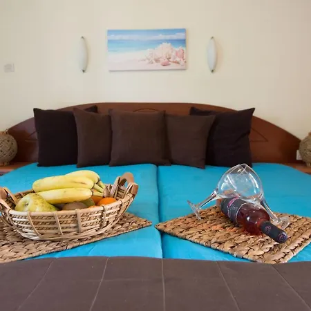 Damia Apts Aparthotel