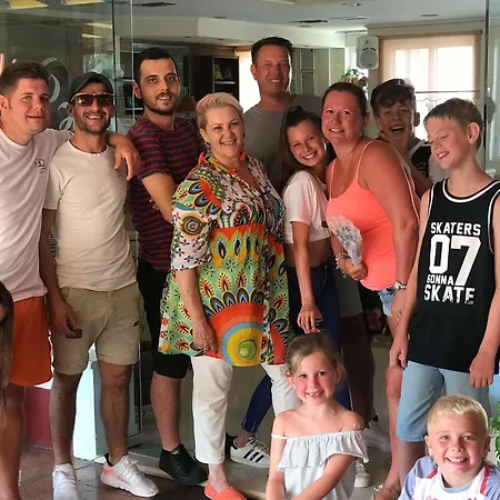 Aparthotel Damia Apts 2*